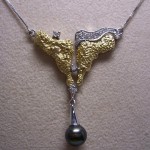 Pendante in oro bicolore con perle di Tahiti e diamanti